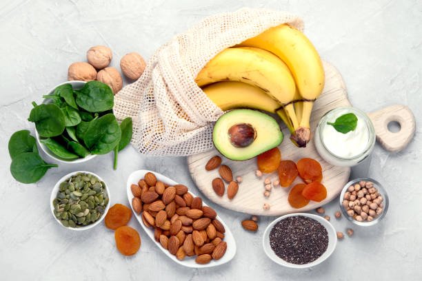 Descubra quais alimentos ajudam a proteger o cérebro e fortalecer a memória. Veja o que incluir na sua dieta para manter a mente ativa e saudável por mais tempo!